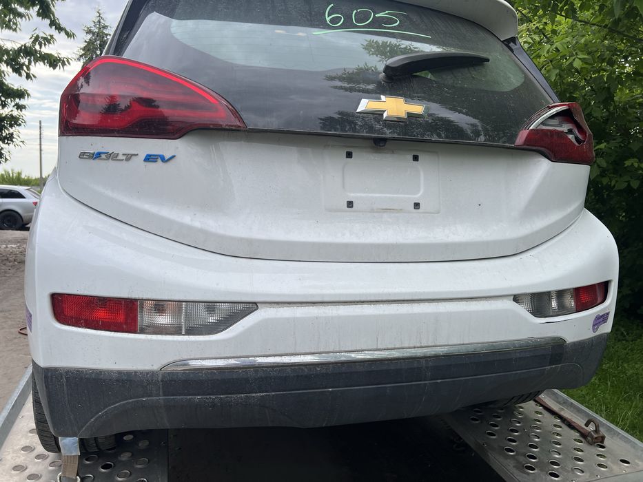 Кришка багажника ляда бампер задний фонарь болт chevrolet bolt ev