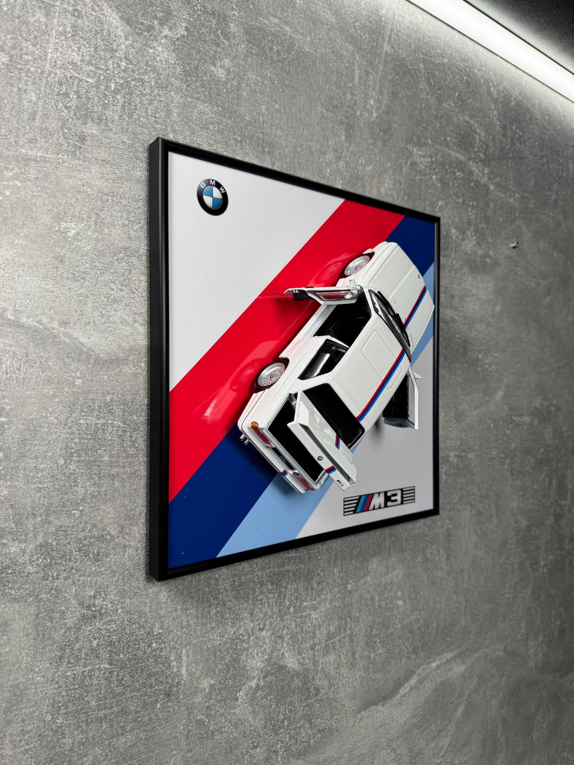 АРТ Тримач Рамка з Авто Bburago BMW M3 E30 Coupe 1988 Маштаб 1/24 бмв