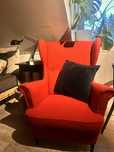 Czerwony fotel IKEA