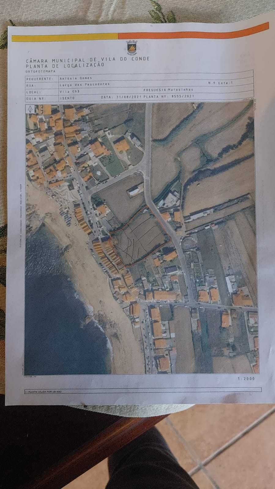 Terreno para construção junto ao mar com 2 casas para restauro