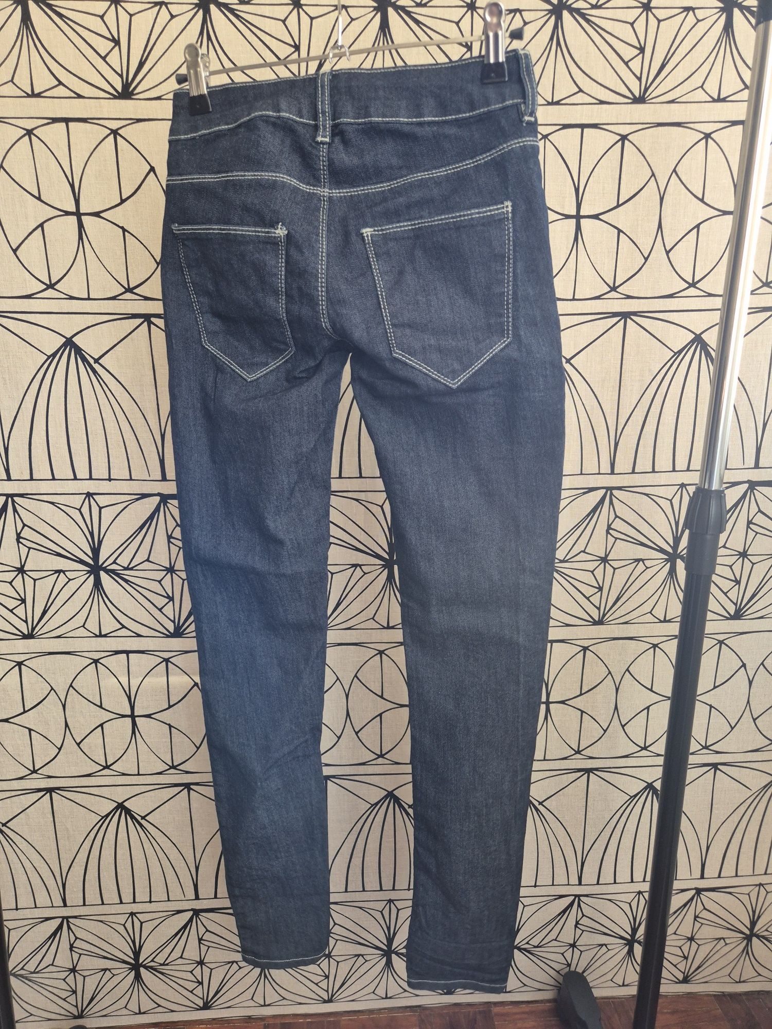 Calças de ganga skinny azul escuro T32 Bershka 

Corte justo, com cost