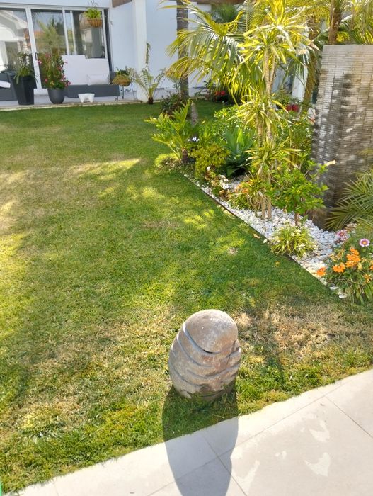 Jardinagem, limpeza de terrenos e serralharia