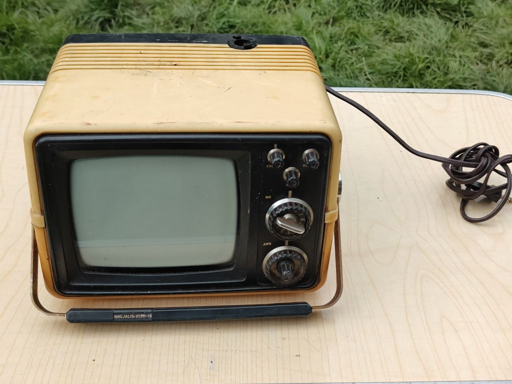 Radziecki Telewizor Shiljalis 402D-1S Telewizorek Mały Mini Ruski PRL