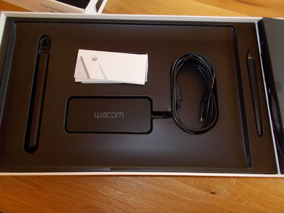 Wacom MobileStudio 16 4K ,DTH-W1620H i7-6567U 16GB 512 Dysk