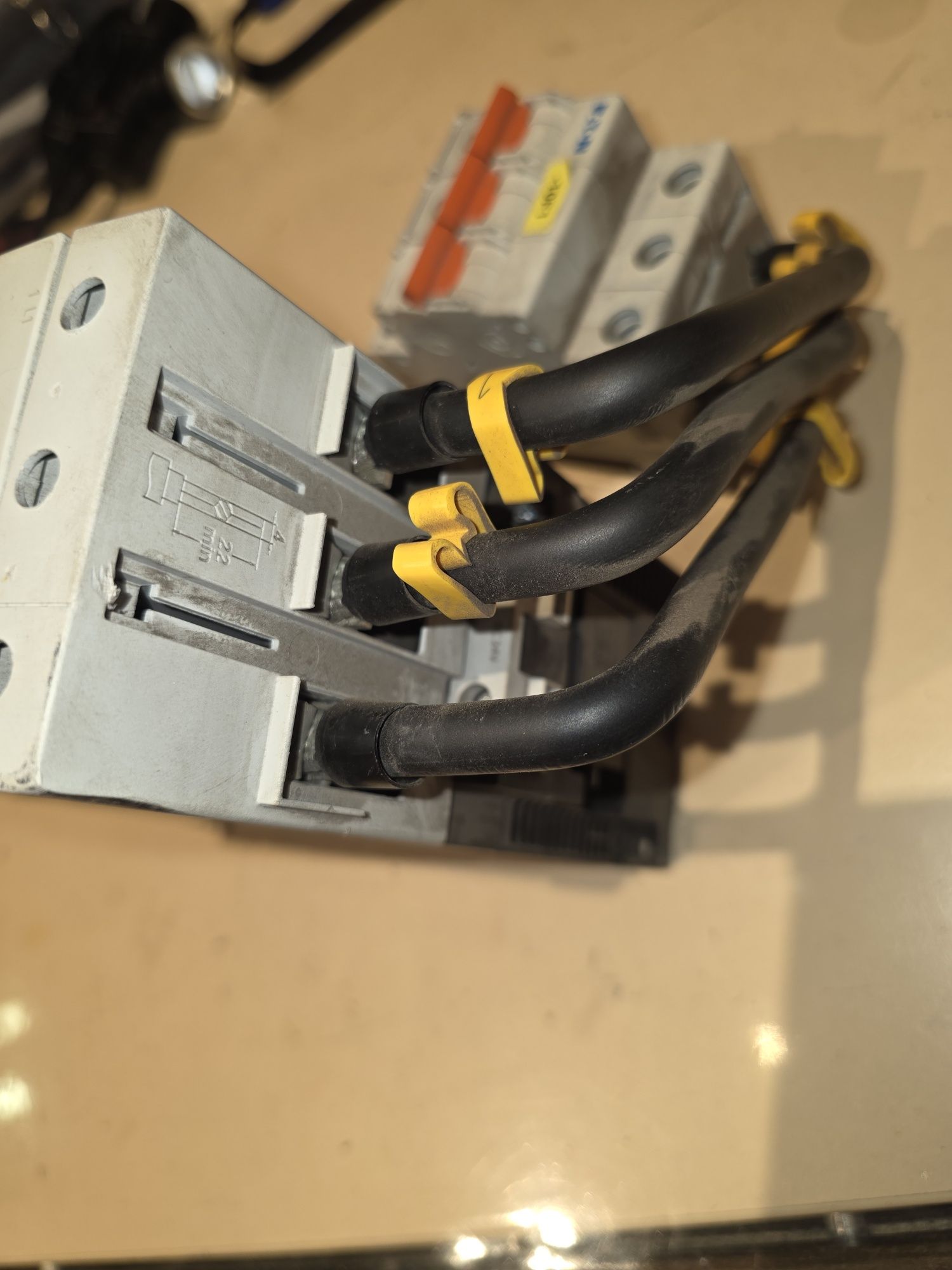 Пускатель Siemens 80A, катушка 24VDC + автомат 63А