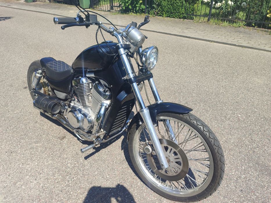 Suzuki Intruder vs 800 Bobber Custom