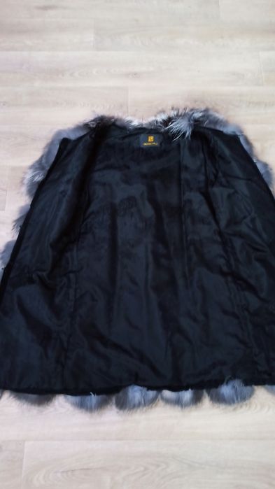 Продам жилет из чернобурки.