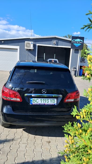 Mercedes-Benz B250 електромобіль електричка