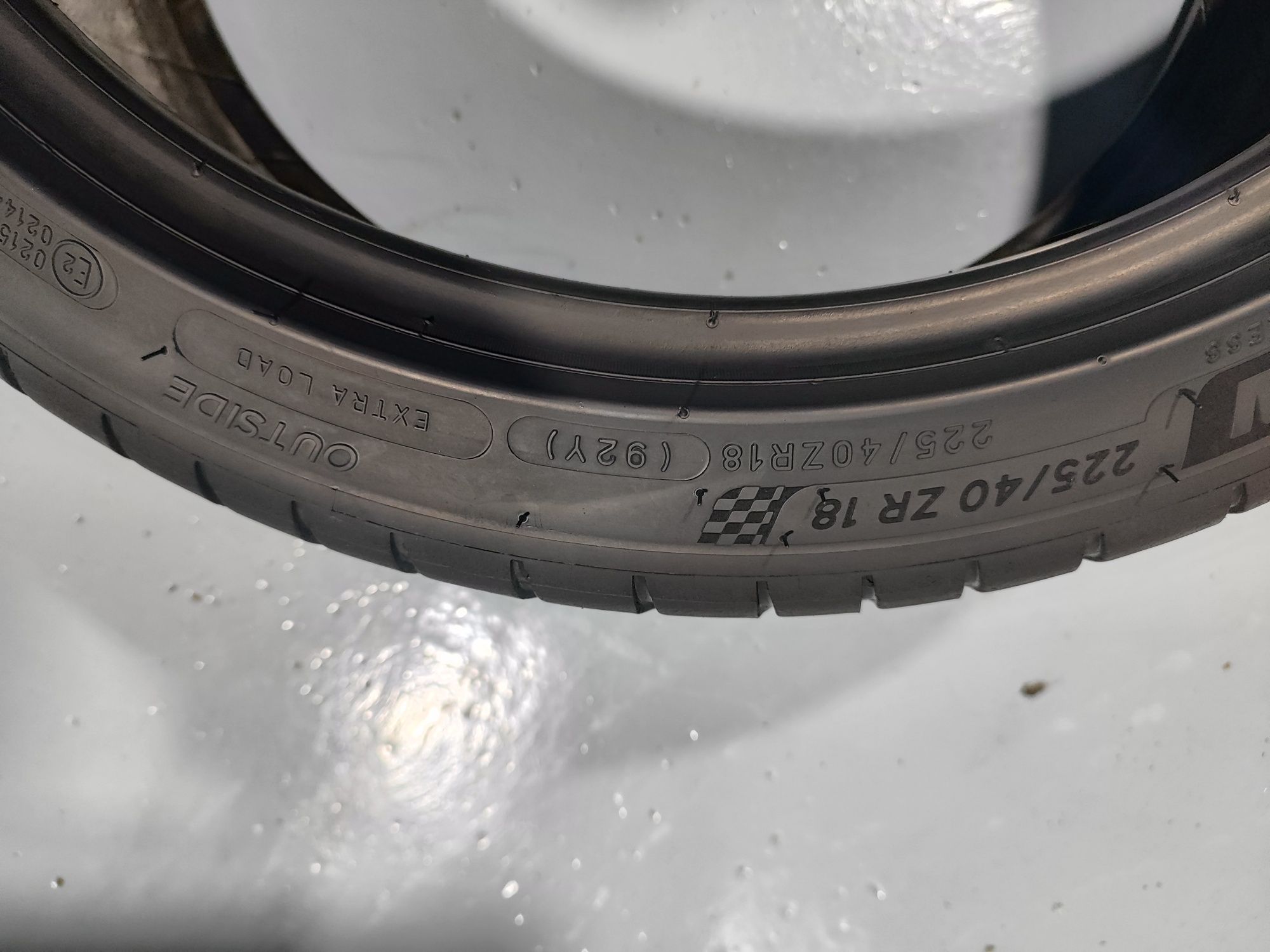 2 pneus semi novos 225-40R18 Michelin - Oferta dos Portes 130 euros