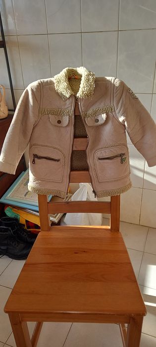 Casaco de criança beje em camurça
