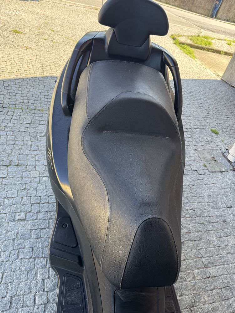 Moto piaggio mp3 250