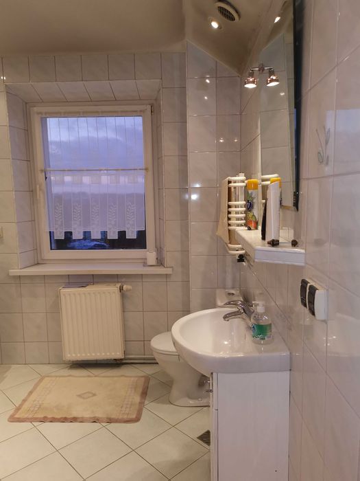 Wynajmę dom wolnostojący piętrowy.