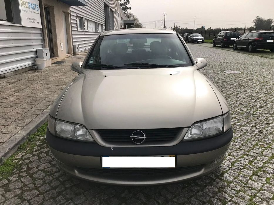 Opel Vectra B 1.6i 4P 1997 - Para Peças