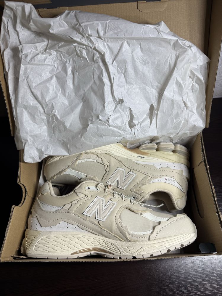 New balance 2002R