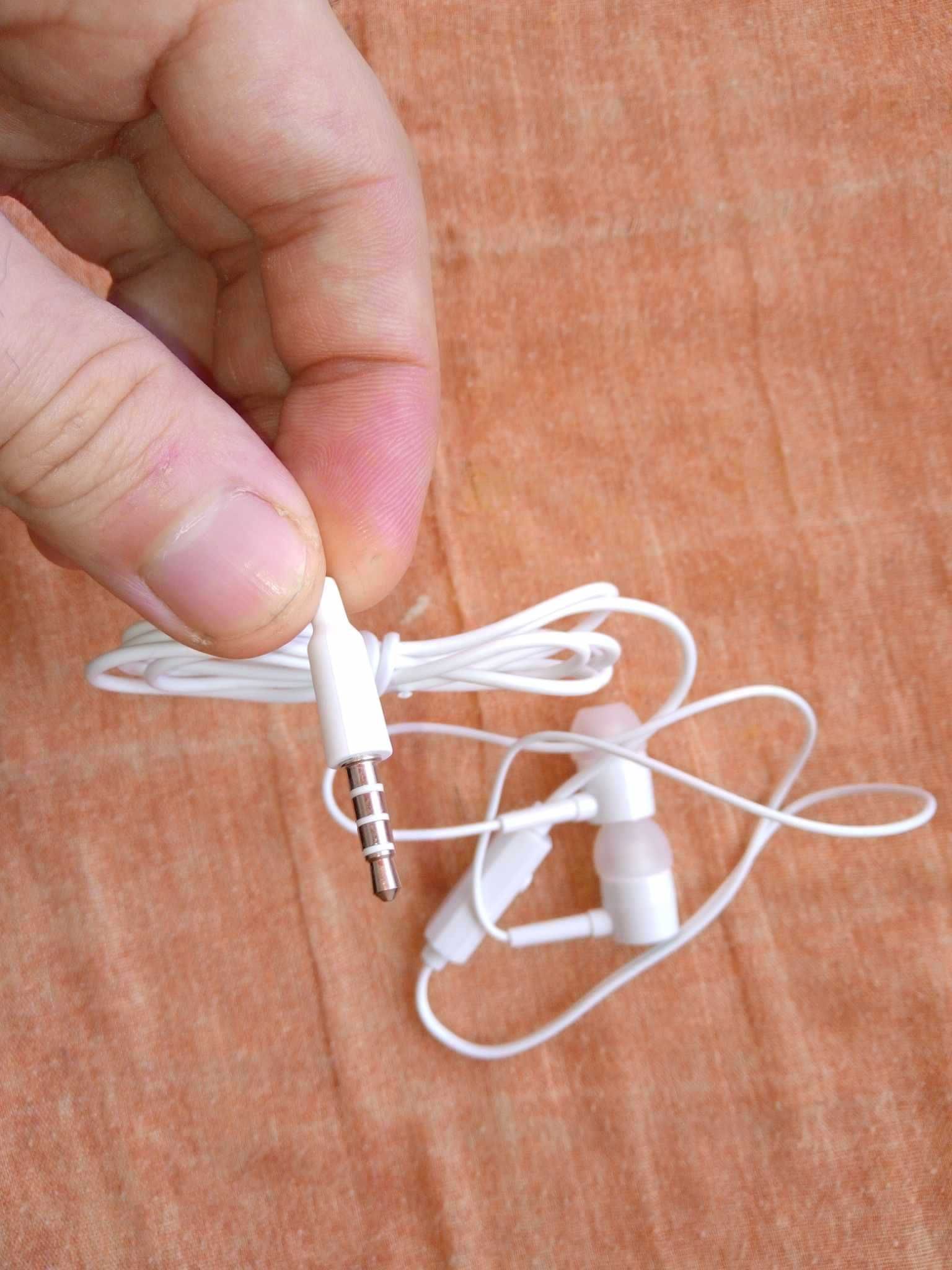 Słuchawki dokanałowe douszne przewodowe z mikrofonem białe 3,5mm 1,2m