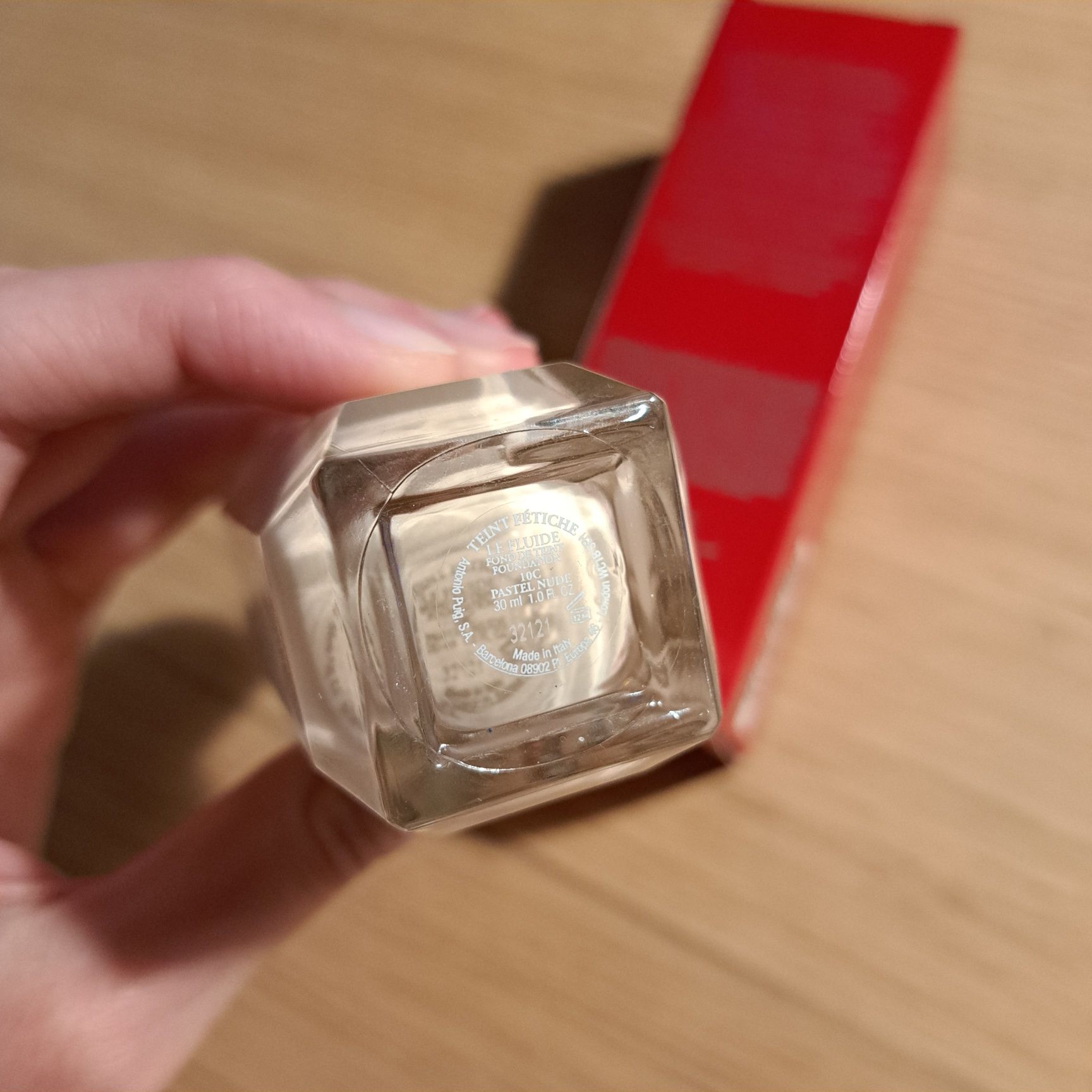 Christian Louboutin podkład rarytas! Kolor jasny neutralny 10c
