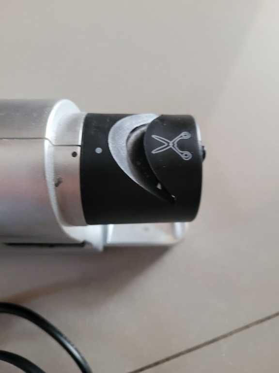 Elektryczna ostrzałka do noży nożyczek