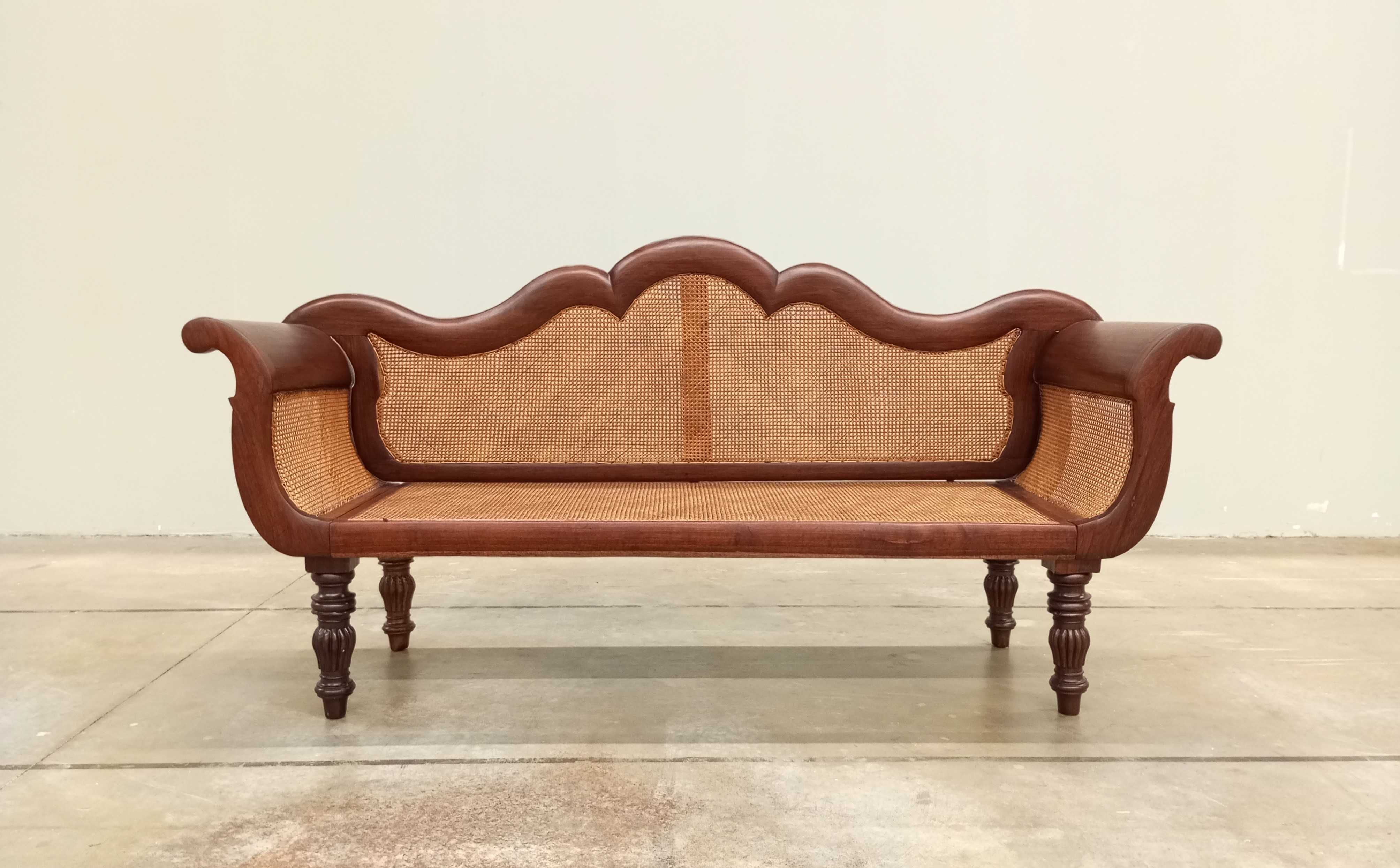 Antigo canapé romântico Português séc. XIX