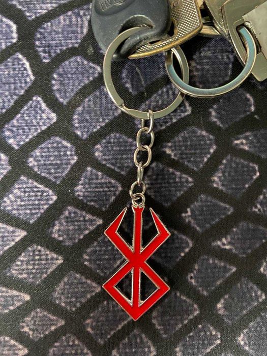 Брелок клеймо жертви з Берсерка на ключі