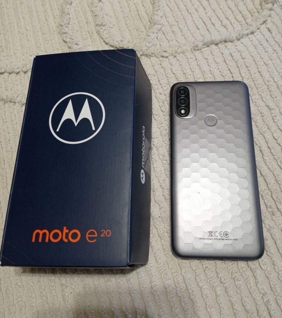 смартфон Moto E20.+подарок.