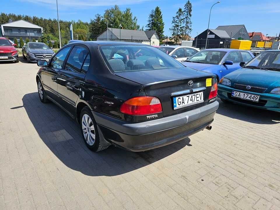 Toyota Avensis  2000 rok 2.0 Benzyna / Gaz opłaty aktualne