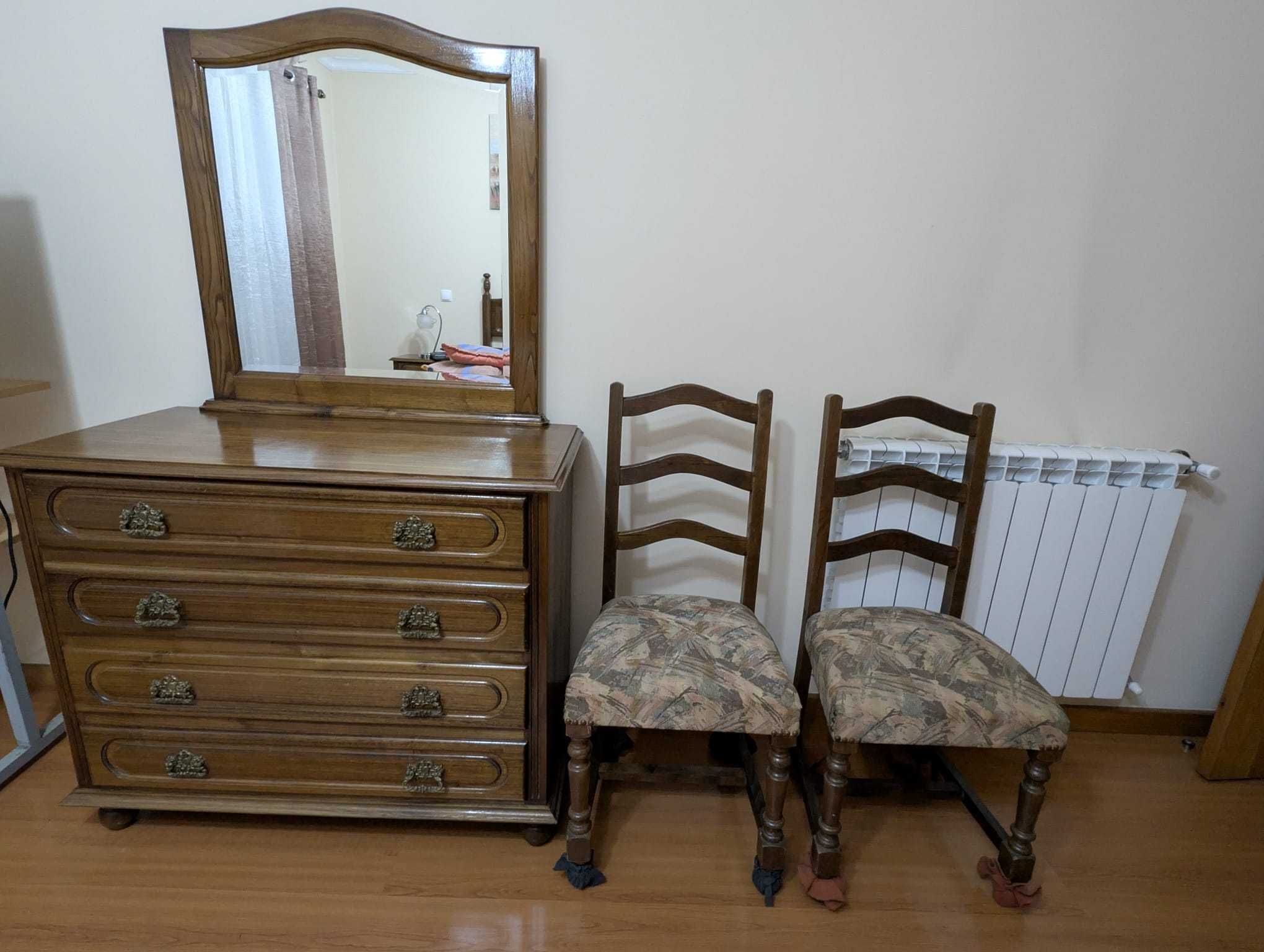 Mobília de quarto usada.