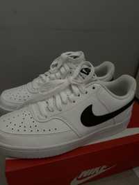 Buty nike sa to biale buty z czarnym logiem nike