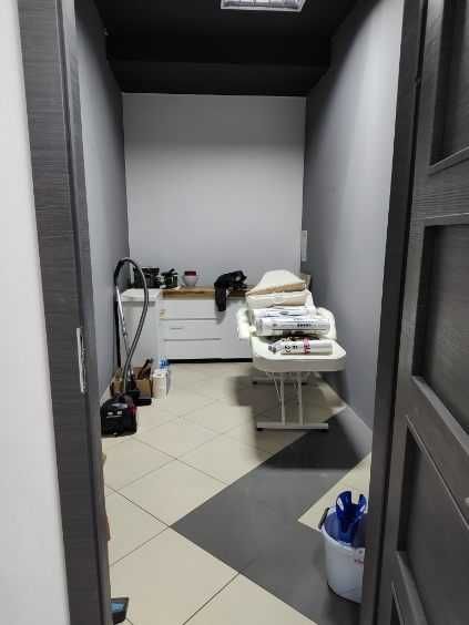 podnajmę pomieszczenie ok. 10m2 z pełnym zapleczem sanitarnym