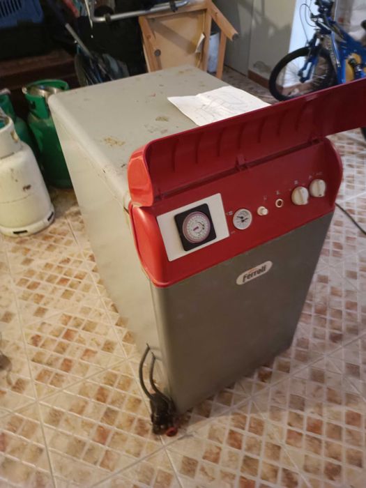 Caldeira Ferroli Aq. Central Gasóleo + depósito 1000 Litros e Chaminé