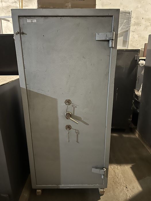 Вогнетривка сейфова шафа Укрсейф від пожежі збереже документи дешево