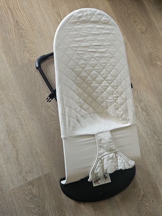 Bujak bujaczek leżaczek Baby Rocker beżowy + pałąk edu Tiny Love