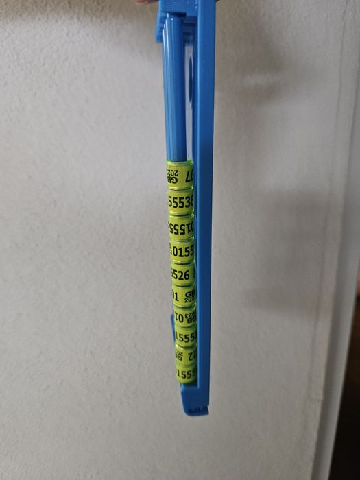 Suporte para anilhas de pombos