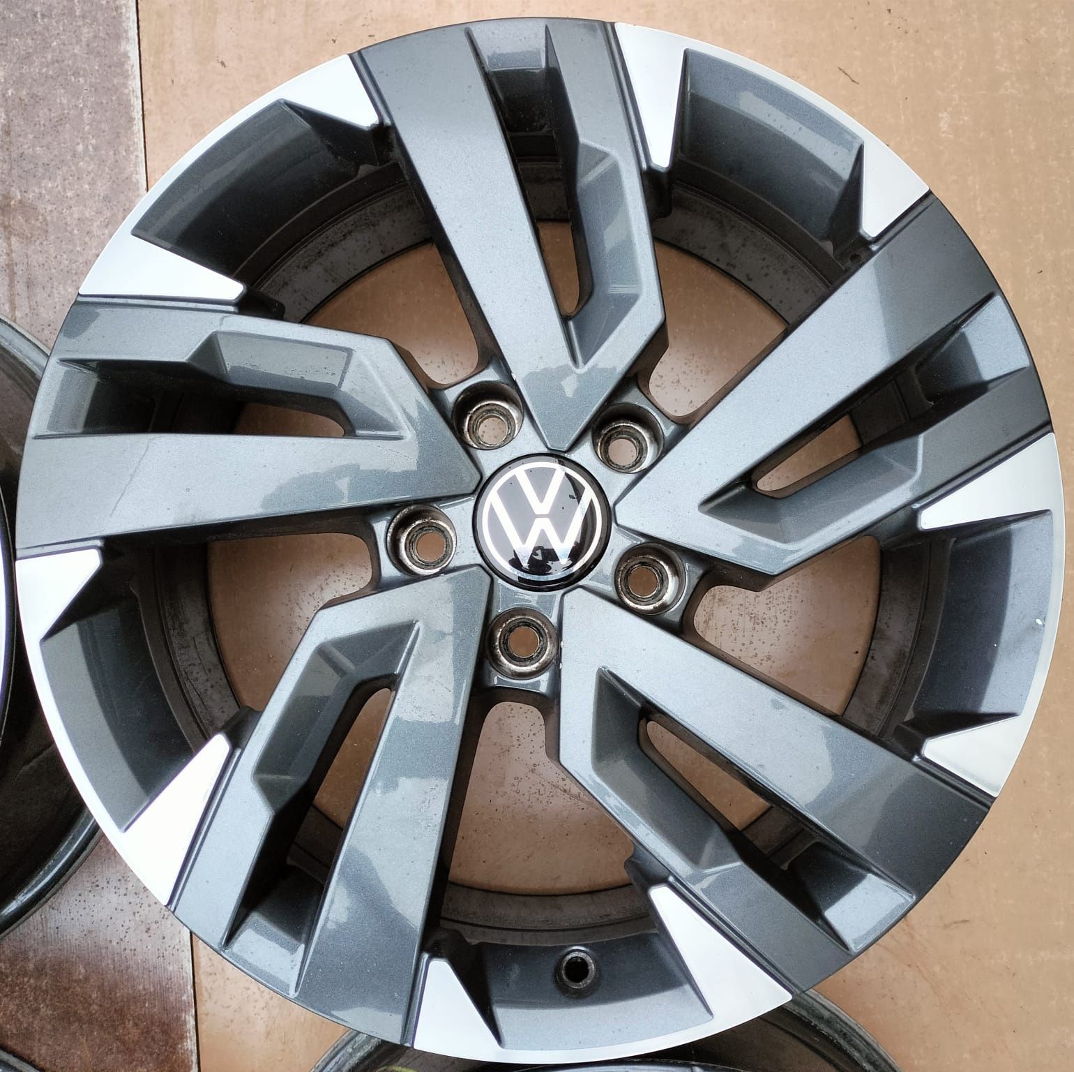 Felgi aluminiowe VW T5 T6 T7 Multivan Caravelle 7,5x18 ET45 5x120