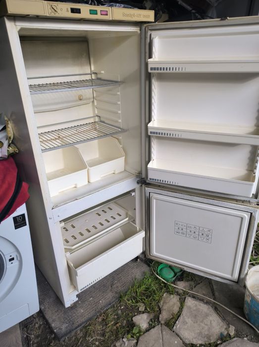 Холодильник снайже 2 камерний в гарному робочому стані