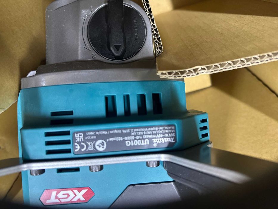 Mieszadło Makita  UT001GZ01 + Ładowarka z bateriami BL 4050F / DC40RB
