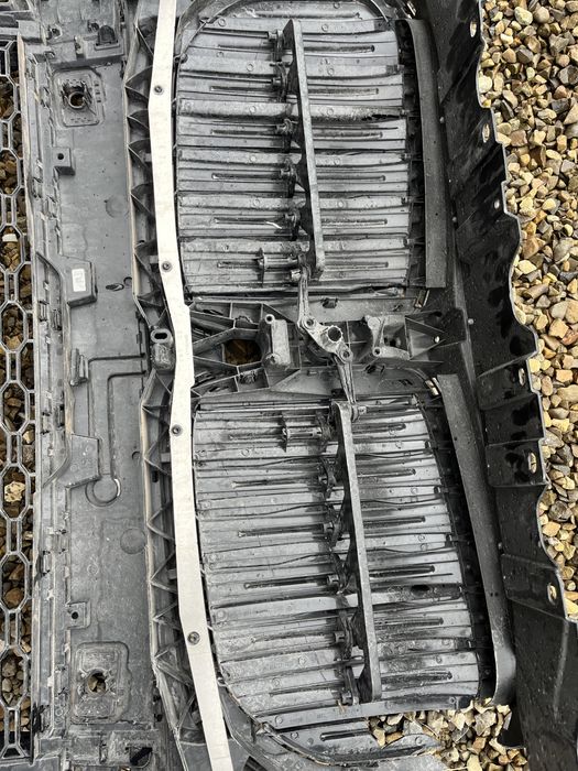 Продам половинку бампера BMW x5 g05 g05 решітка ноздрі