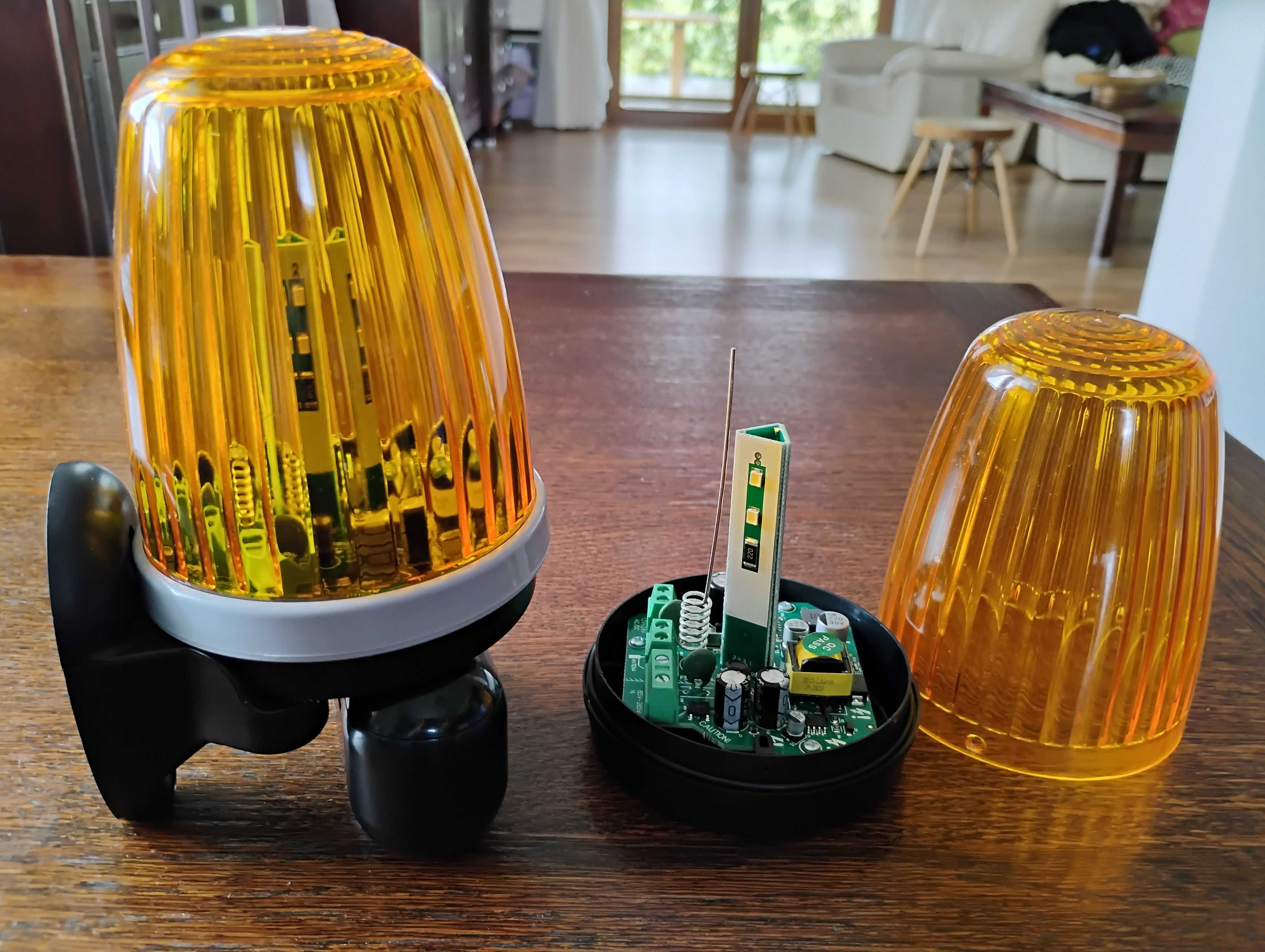 Lampa sygnalizacyjna OBUDOWA LED 12-265V bramy Kogut Antena