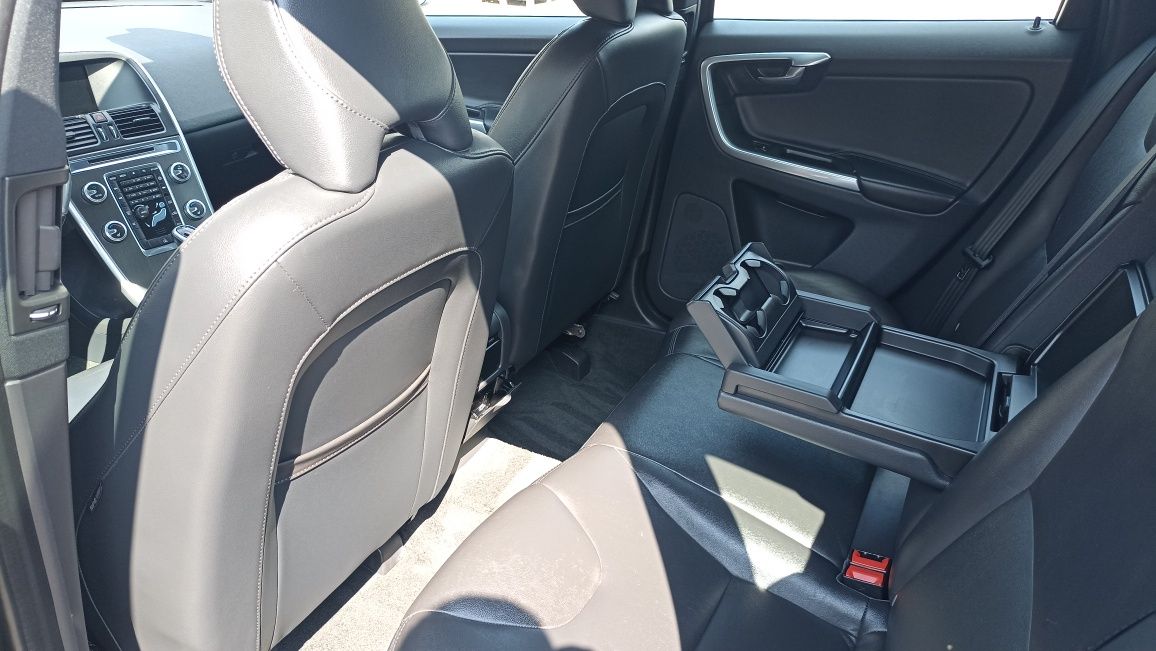 Volvo XC60 2015 rok 2.0D D4 automat MOMENTUM