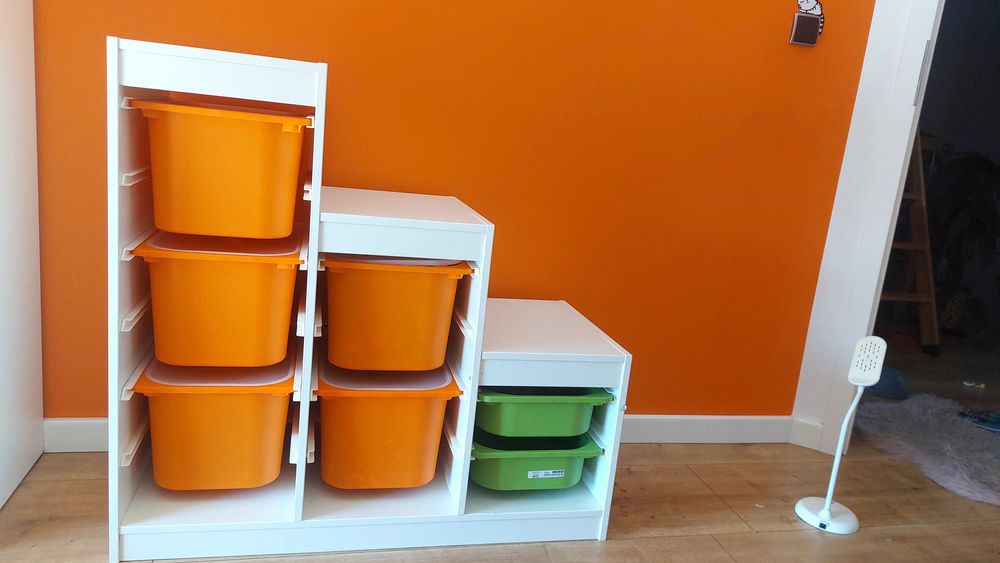 Regał Ikea z koszami