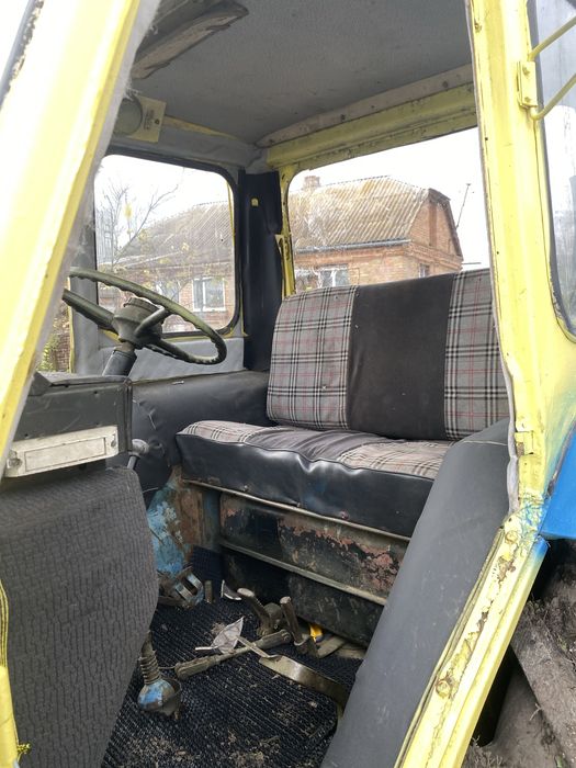 Трактор ЮМЗ 6 з плугом