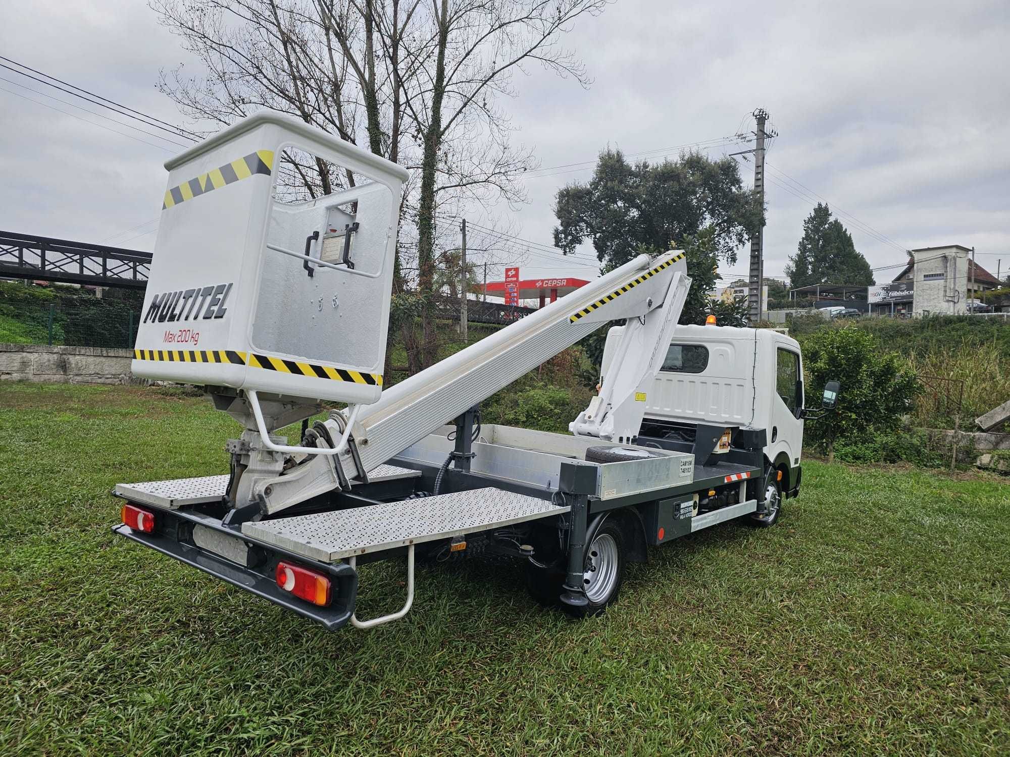 Nissan cabstar c/ plataforma elevatória