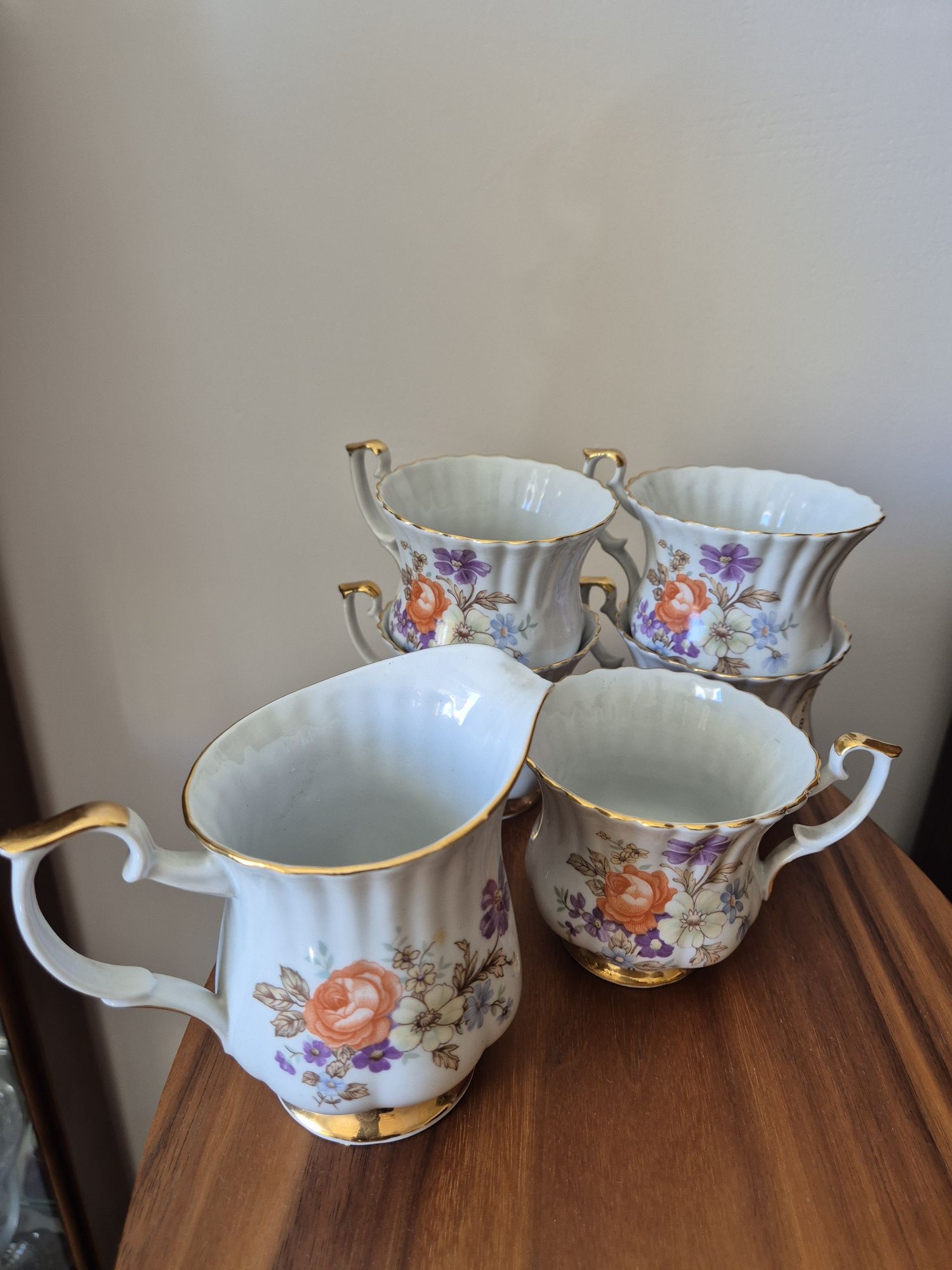 Filiżanka mlecznik porcelana chodzież