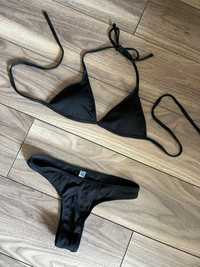Czarny prążkowany strój kąpielowy