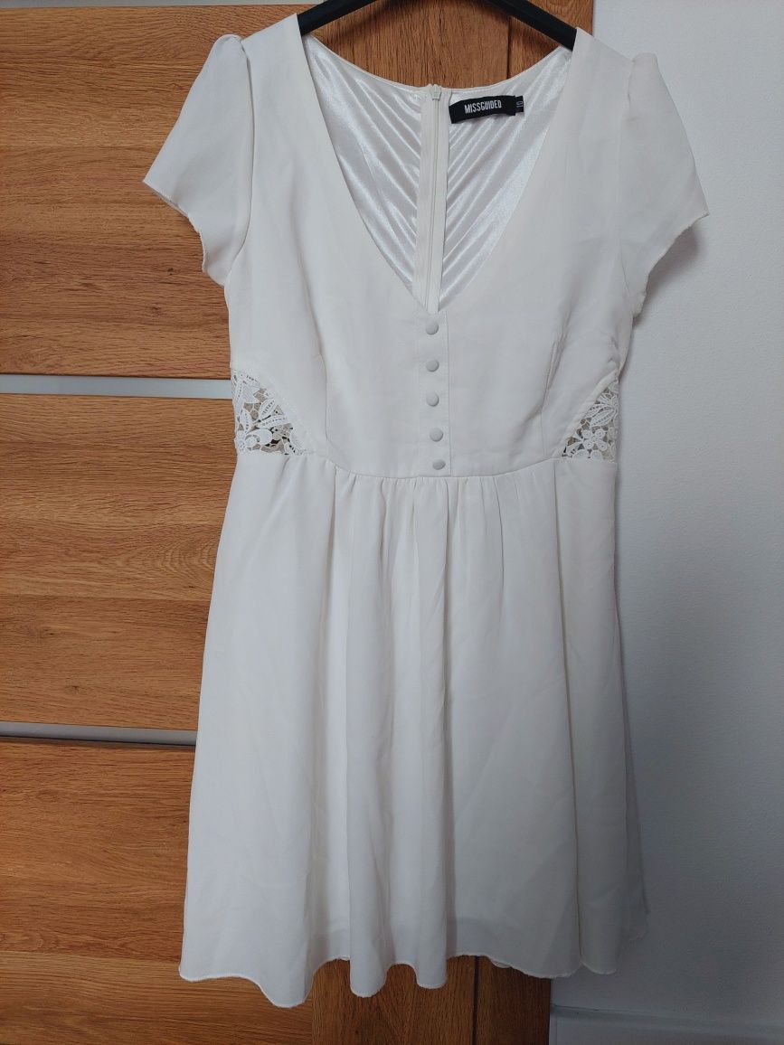 Biała sukienka rozkloszowana missguided 38