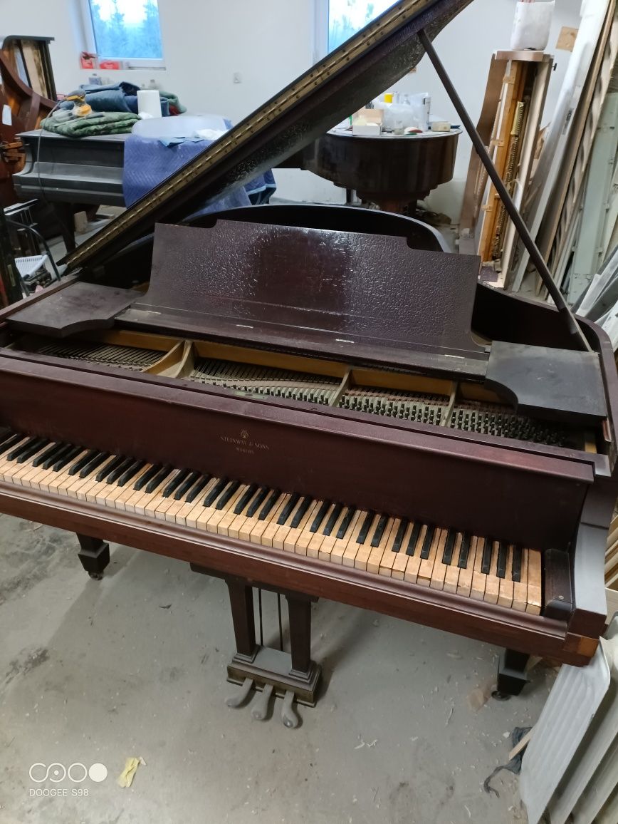 Steinway&sons mod."M"