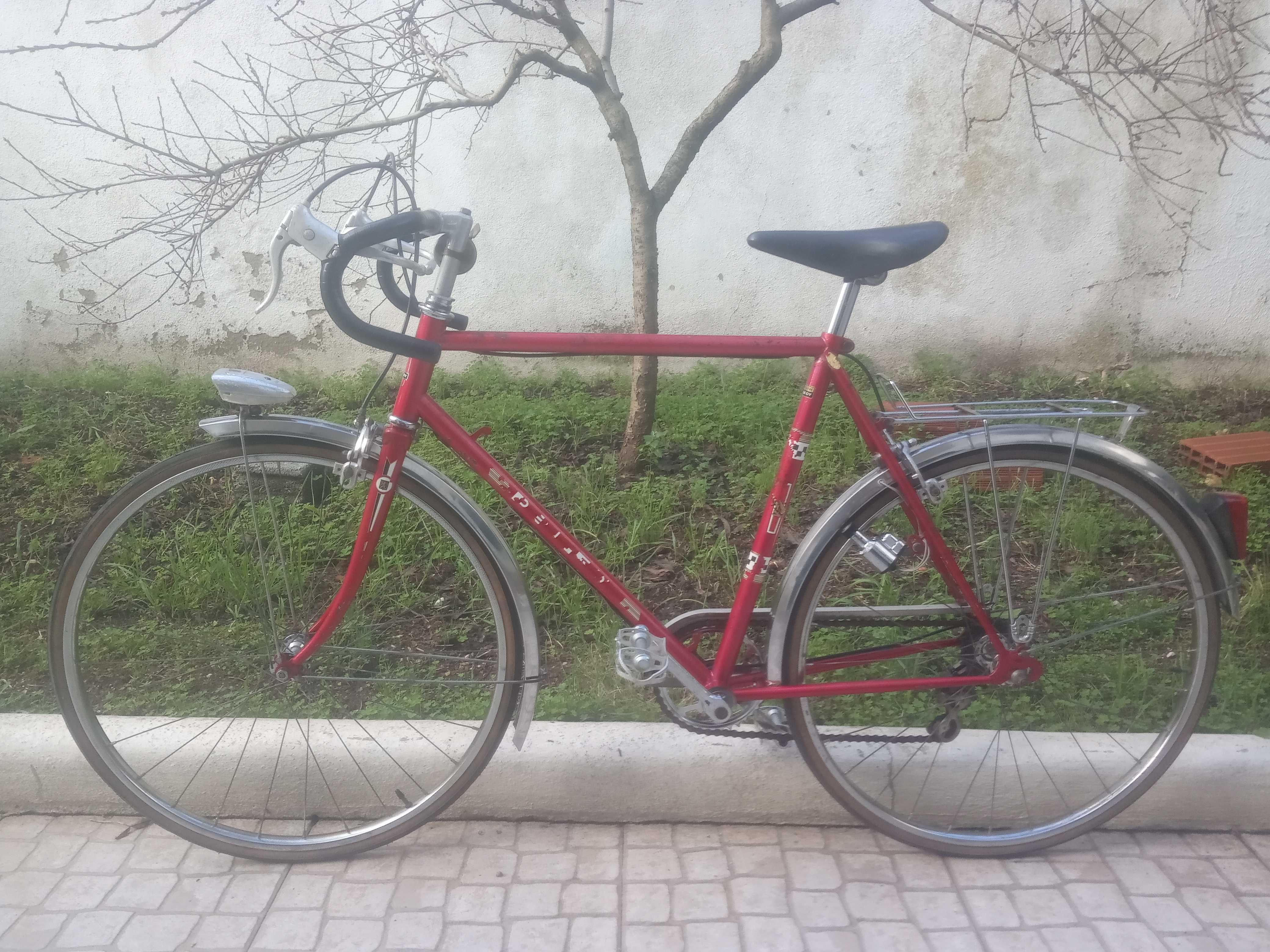 Bicicleta Peugeot vintage vermelha roda 24 600a
Junior