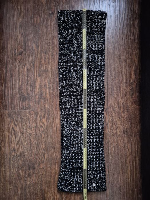 Guess oryginalny damski czarny szalik