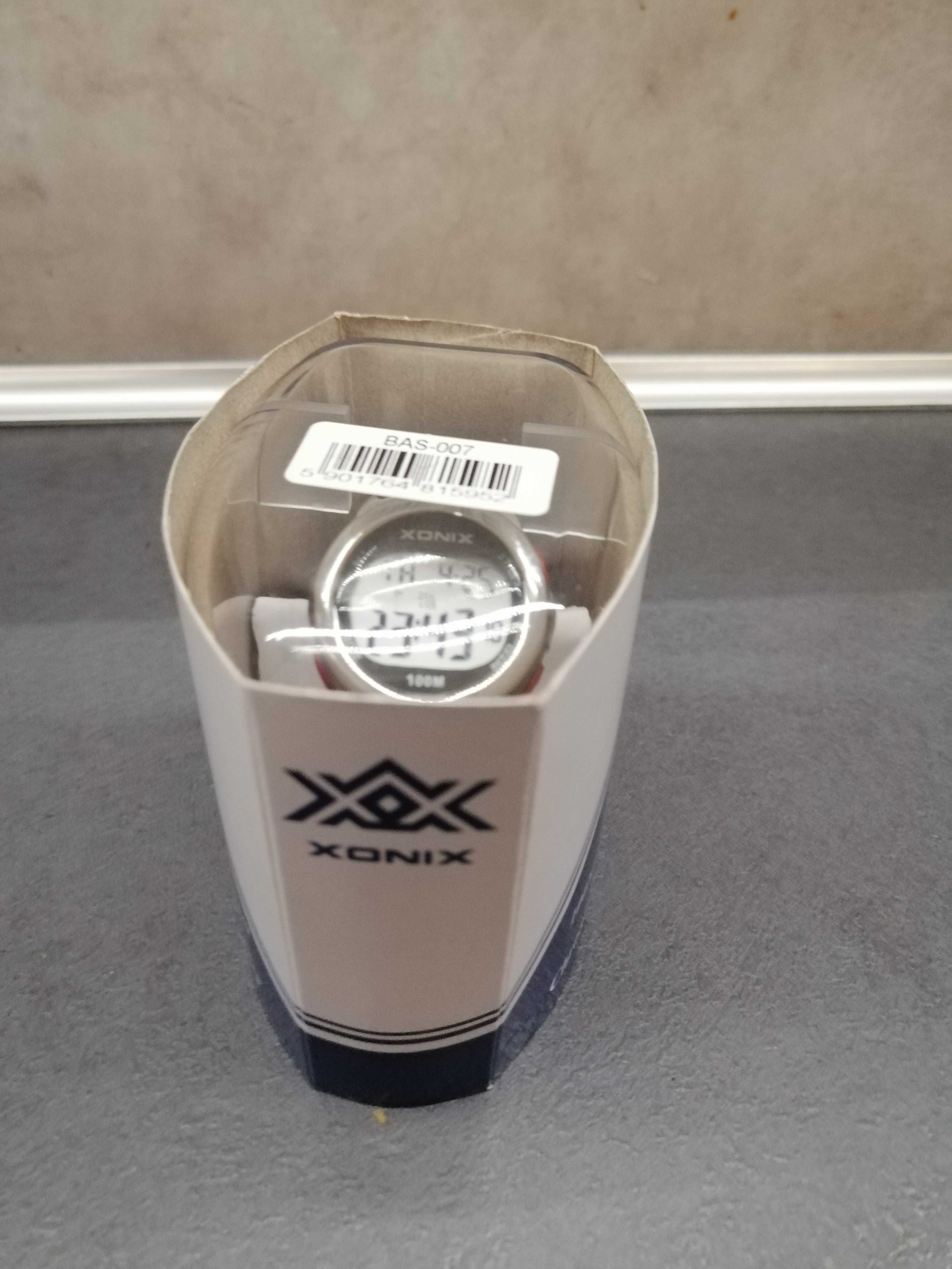Zegarek Xonix z budzikiem  stoperem na rękę.