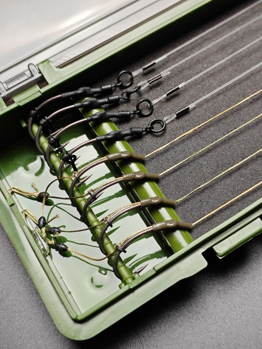 Przypony karpiowe 8 sztuk Blow Back Rig #4 Ronnie Rig w piórniku