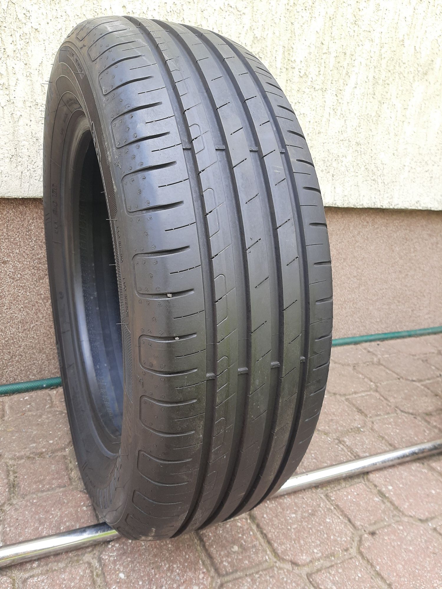 1x Opona letnia 205/60R16 GoodYear EfficientGrip / 2023r 6mm